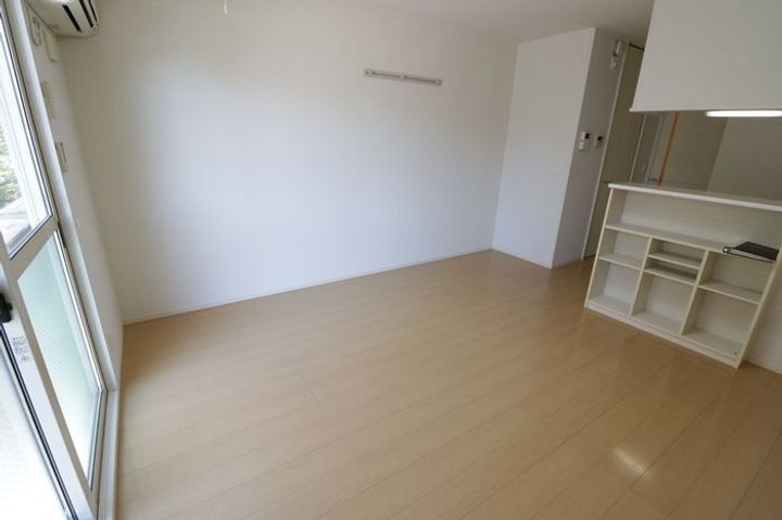富山県高岡市関大町(アパート)の賃貸物件の居間