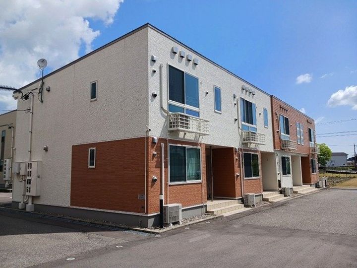 富山県高岡市永楽町(アパート)の賃貸物件の外観