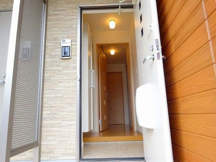 富山県高岡市永楽町(アパート)の賃貸物件の玄関