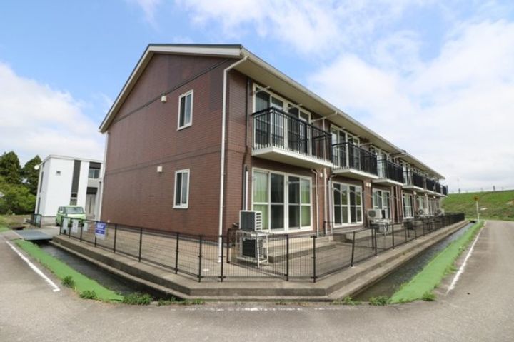 富山県砺波市坪内(アパート)の賃貸物件の外観