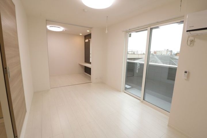 富山県富山市花園町2丁目(アパート)の賃貸物件の居間