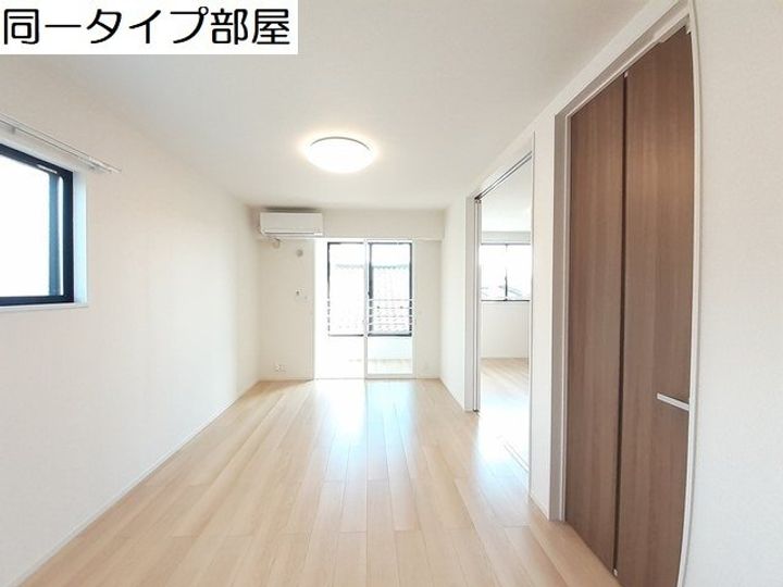 富山県富山市下冨居2丁目(アパート)の賃貸物件の居間