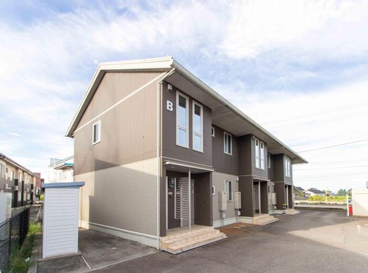 富山県高岡市戸出町3丁目(アパート)の賃貸物件の外観