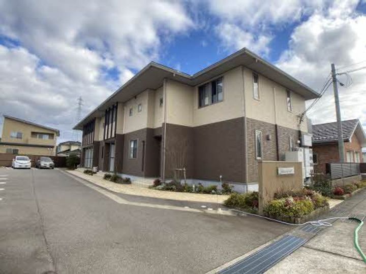 富山県高岡市戸出町2丁目(アパート)の賃貸物件の外観