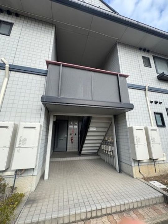 富山県高岡市内免4丁目(アパート)の賃貸物件の玄関