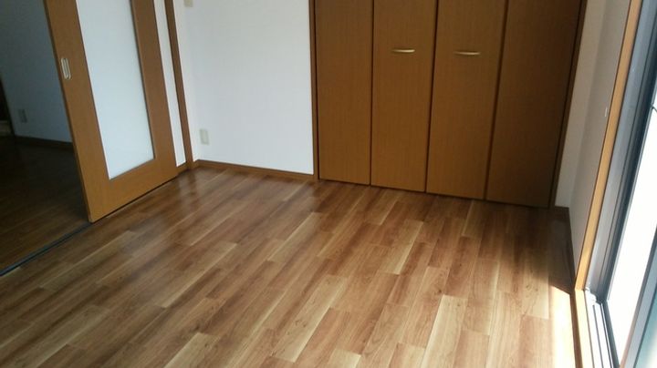 富山県射水市戸破(アパート)の賃貸物件の居間