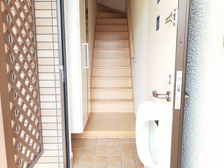 富山県砺波市一番町(アパート)の賃貸物件の玄関