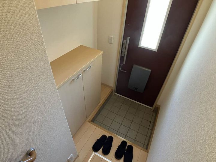 富山県高岡市戸出町3丁目(アパート)の賃貸物件の玄関