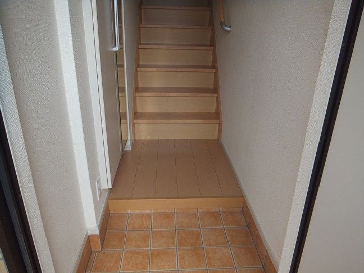 富山県高岡市井口本江(アパート)の賃貸物件の玄関