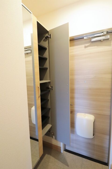富山県富山市東富山寿町3丁目(アパート)の賃貸物件の玄関