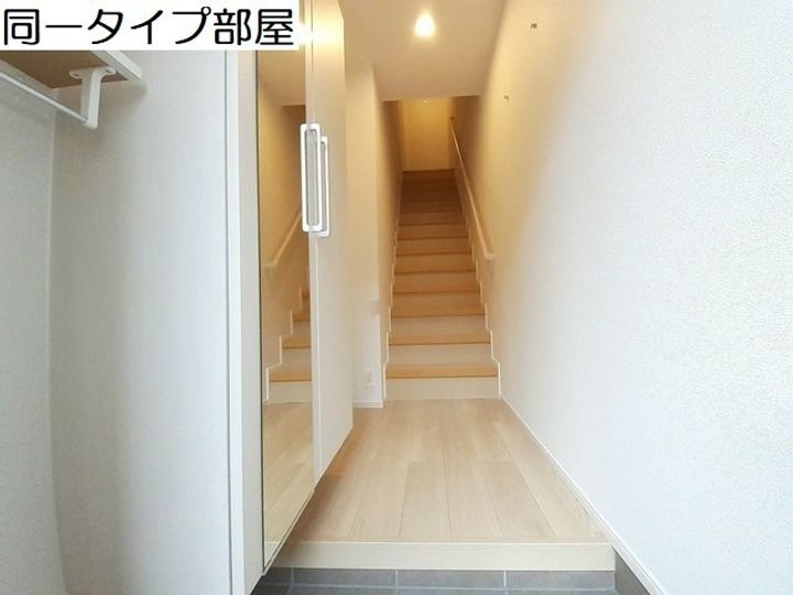 富山県富山市婦中町下井沢(アパート)の賃貸物件の玄関