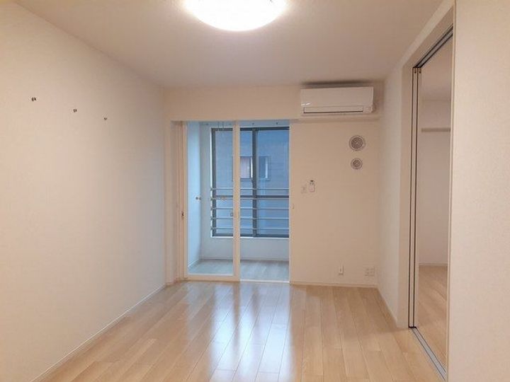 富山県高岡市向野町7丁目(アパート)の賃貸物件の居間