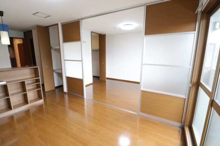 富山県高岡市古定塚(アパート)の賃貸物件の居間