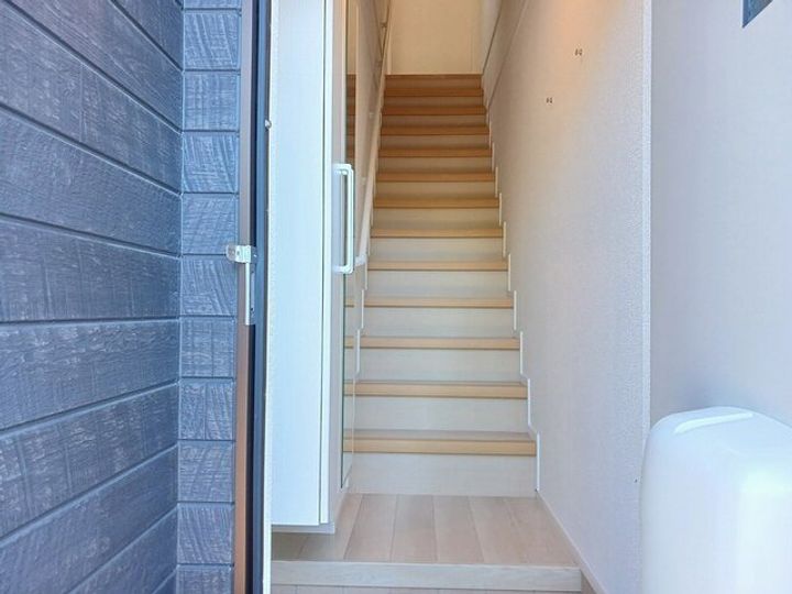 富山県富山市北代(アパート)の賃貸物件の玄関