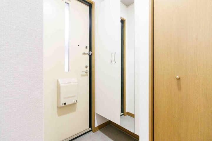 富山県射水市戸破(アパート)の賃貸物件の玄関