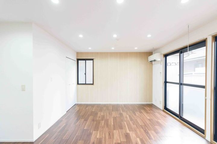 富山県射水市戸破(アパート)の賃貸物件の居間