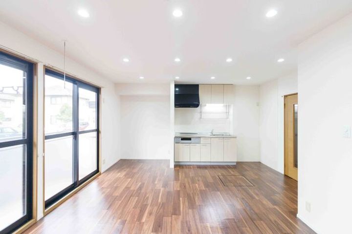 富山県射水市戸破(アパート)の賃貸物件の居間