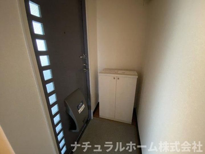 ディアス外神B棟の玄関