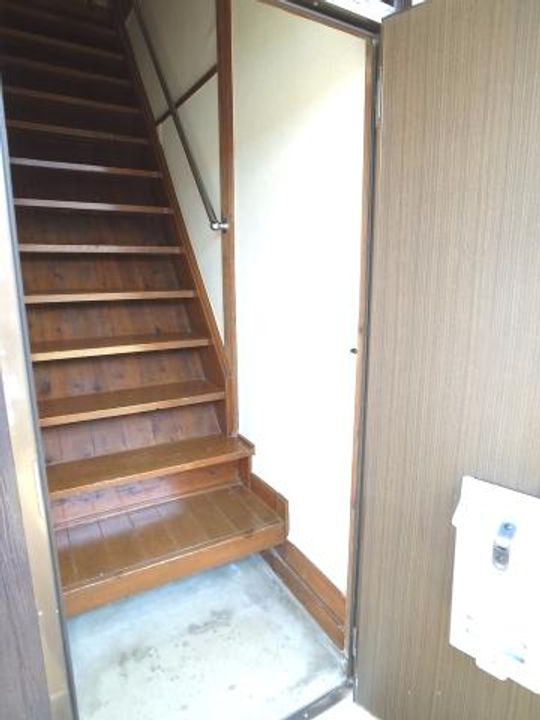 ガーデンハイツCの玄関