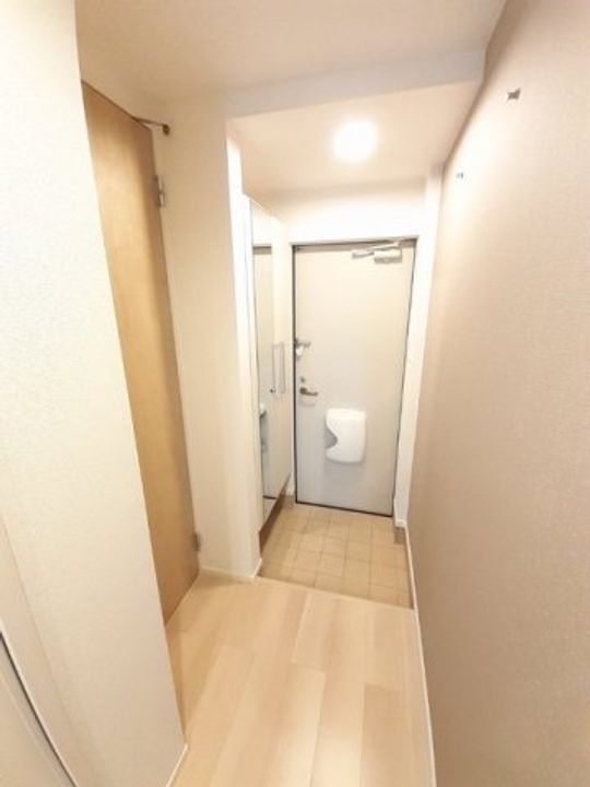 ラーゴム Aの玄関