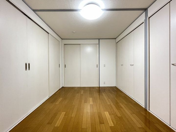 升本マンションの寝室