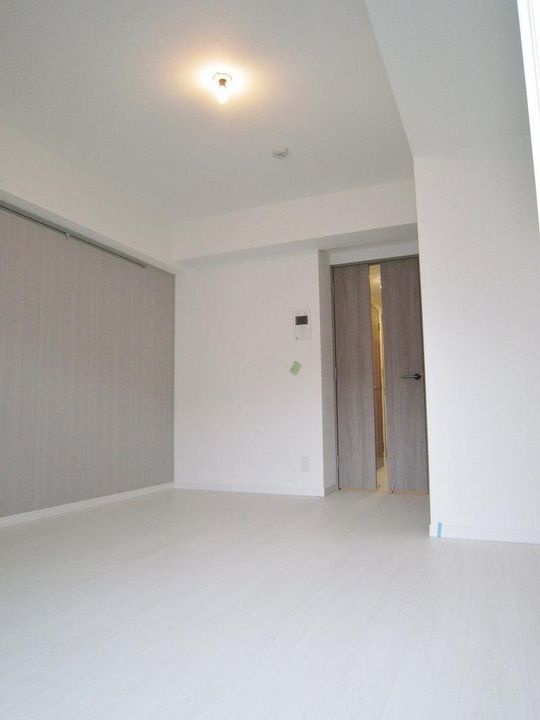 東京都港区西新橋3丁目の賃貸マンションの居間