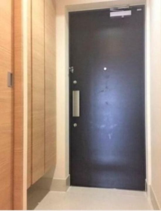 東京都新宿区百人町2丁目の賃貸マンションの玄関