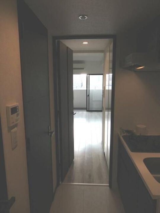 東京都荒川区東尾久1丁目の賃貸マンションの玄関