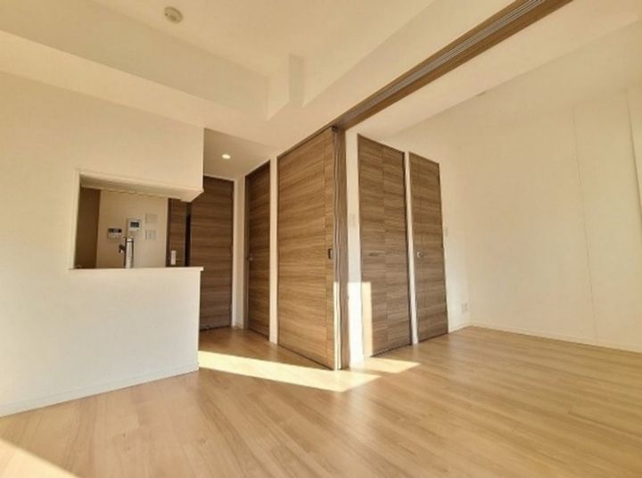 東京都板橋区仲宿の賃貸マンションの居間