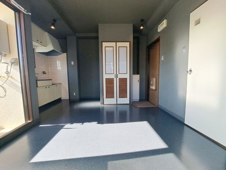 メゾン中一万S-5の居間