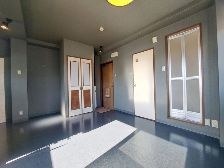 メゾン中一万S-5の居間