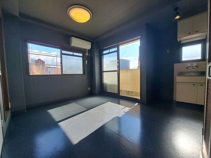 メゾン中一万S-5の内装