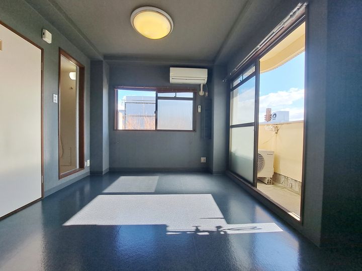 メゾン中一万S-5の内装