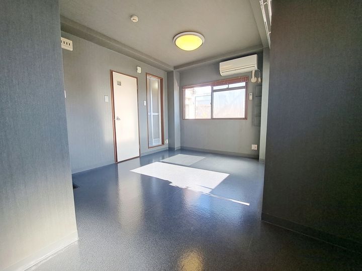 メゾン中一万S-5の内装