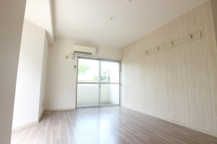 メゾン桑原207の居間