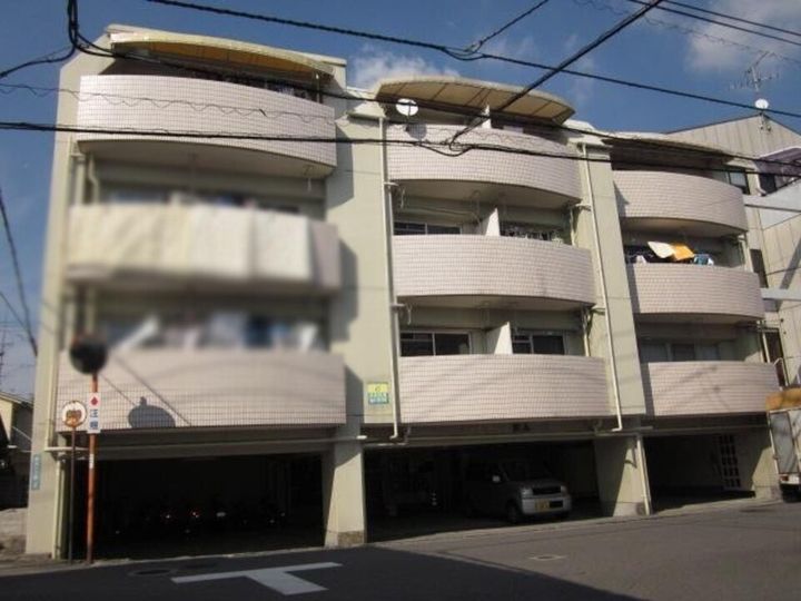 メニティー束本302の外観