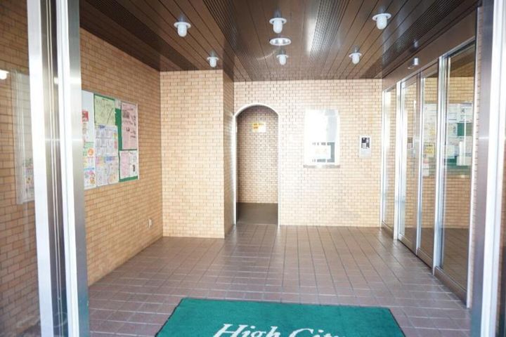 ハイシティ松山402の玄関