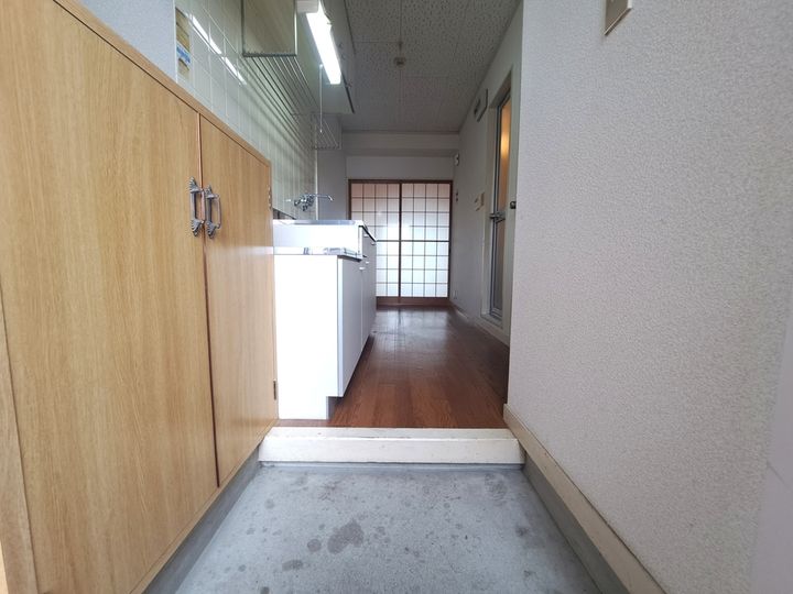 中村ビル602の玄関