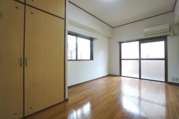 エトワール和泉101の居間