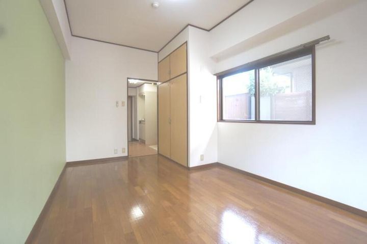 エトワール和泉101の居間