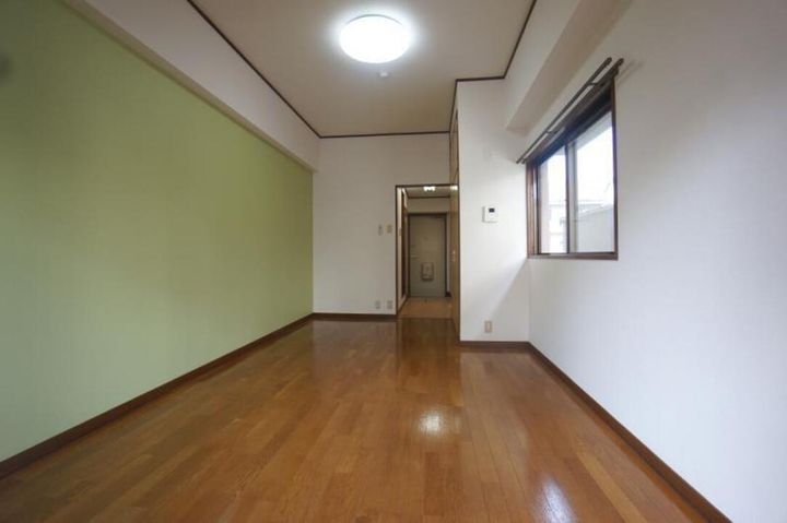 エトワール和泉101の居間