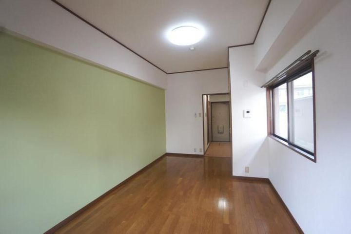 エトワール和泉101の居間