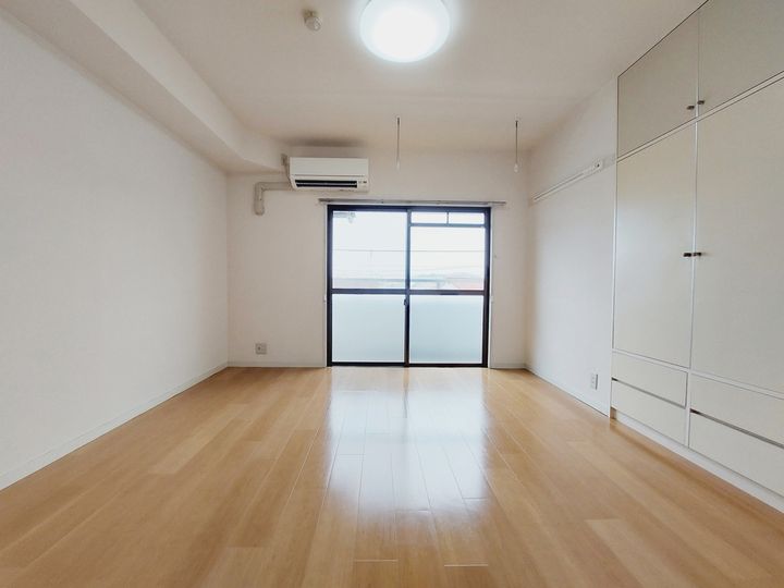 ジョイフル東野208の居間