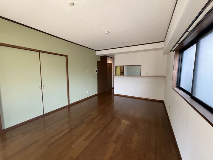 サンスターレ安城寺101の居間