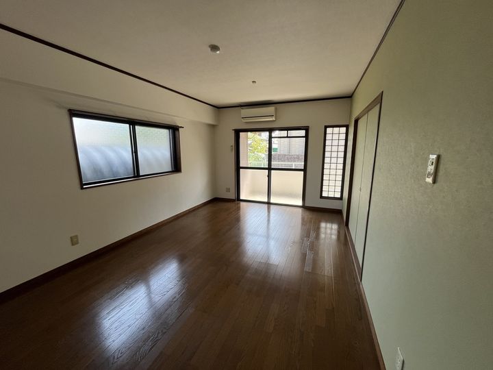 サンスターレ安城寺101の居間
