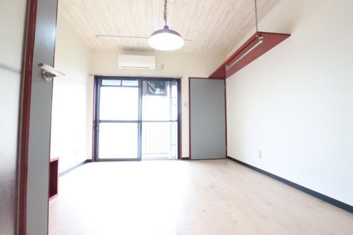 F愛光マンション408の居間