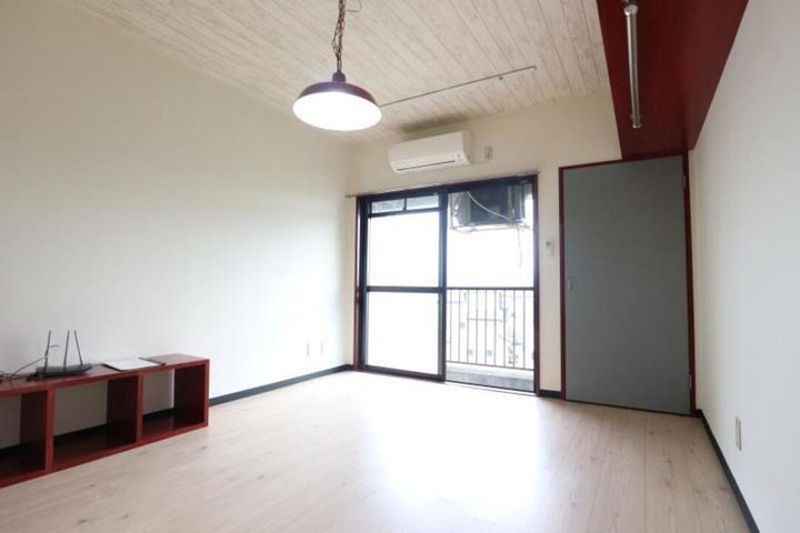 F愛光マンション408の居間