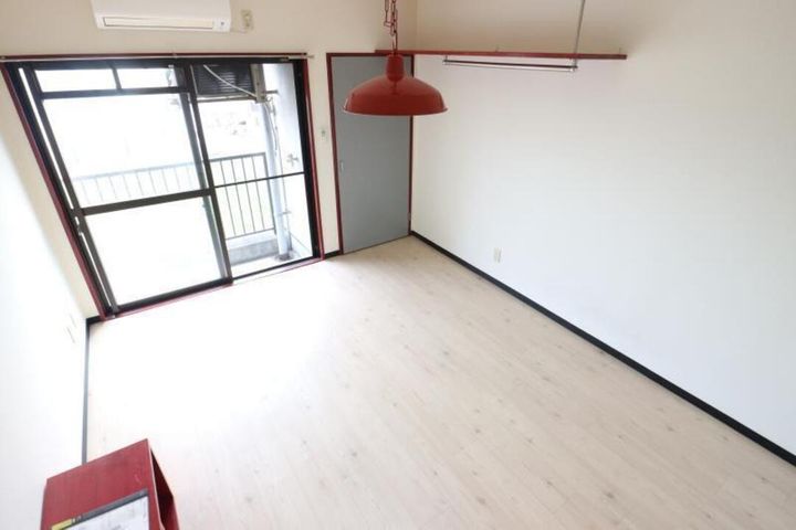 F愛光マンション408の居間