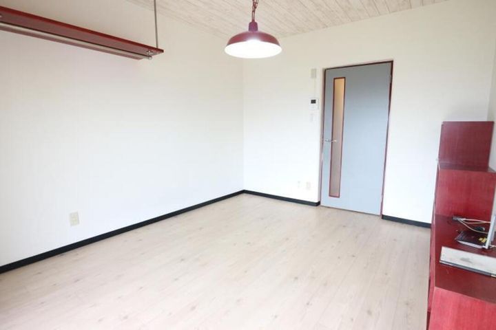 F愛光マンション408の居間