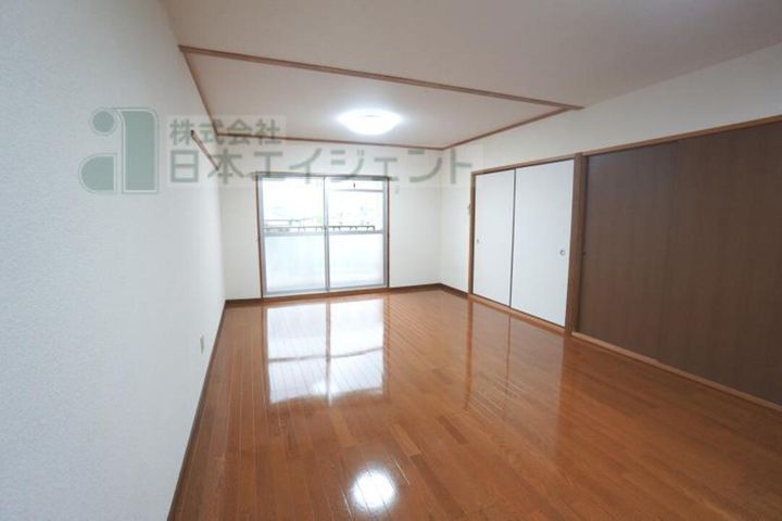 シャルマン市坪302の内装